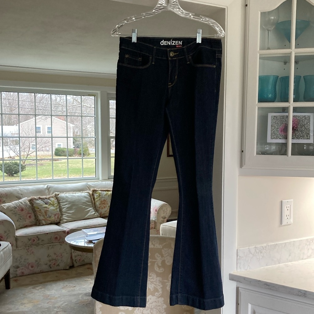 WOMEN’s DENIZEN LEVIS BOOT CUT JEANS SIZE 6